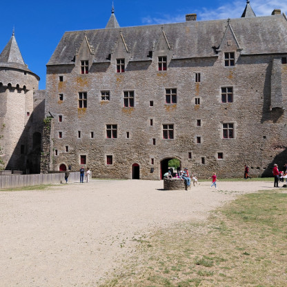 Sortie CTL à St Gildas de Rhuys du 6 au 8 mai 2026 - cour intérieur du château
